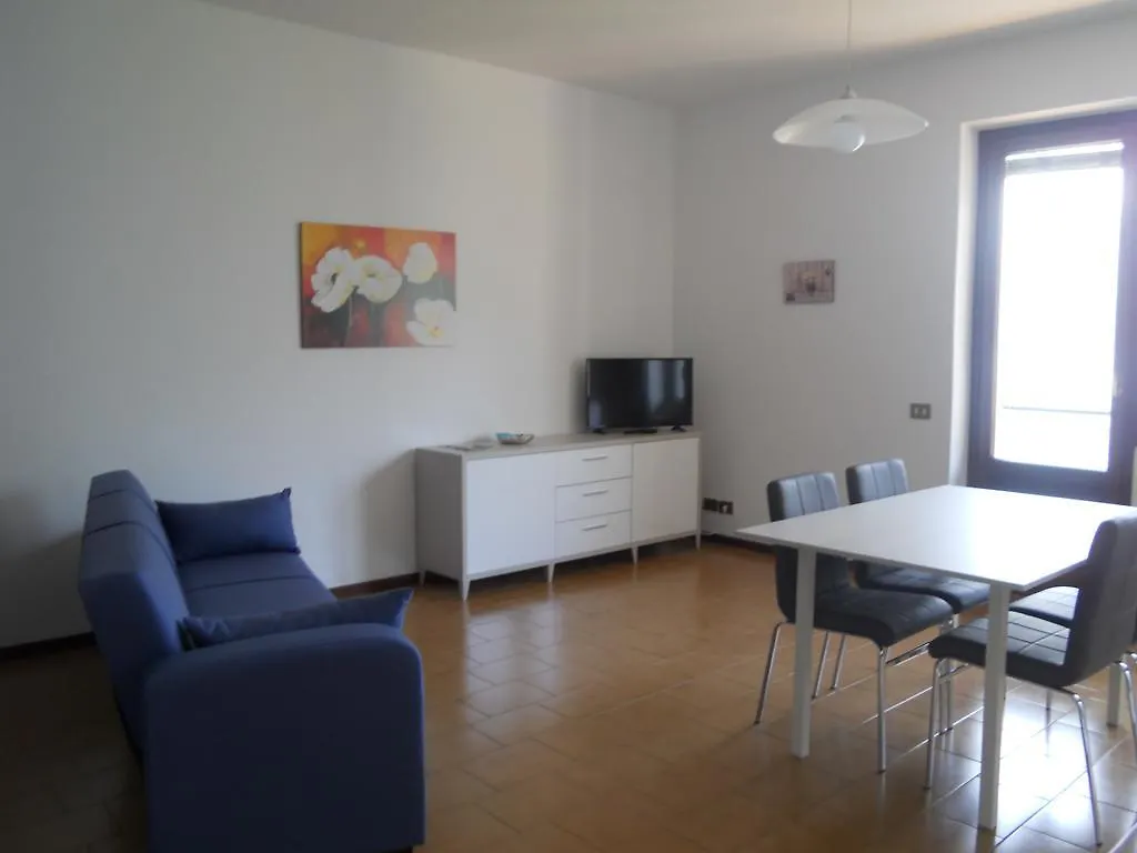 The Silence Holiday Apartment Lezzeno 0*,  Italia