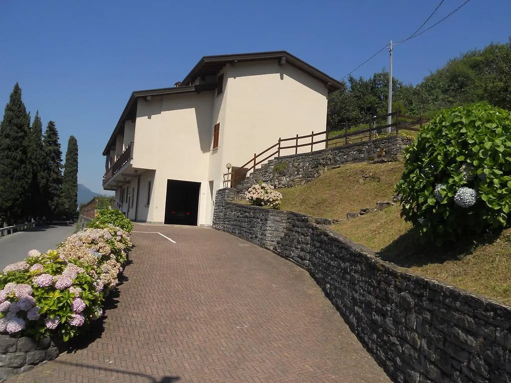 The Silence Holiday Apartment Lezzeno 0*,  Italië