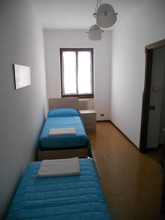 The Silence Holiday Apartment Lezzeno 0*,  Italië